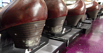 導(dǎo)致鞋子發(fā)霉的原因竟然是膠水！