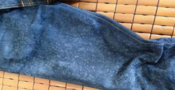 牛仔褲發霉怎么辦?牛仔褲除霉清潔方案
