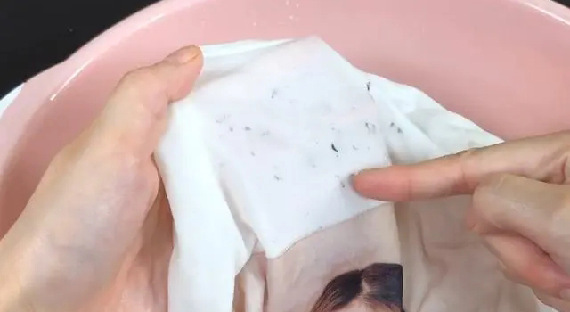 衣物發(fā)霉了怎么辦？應該怎么去除